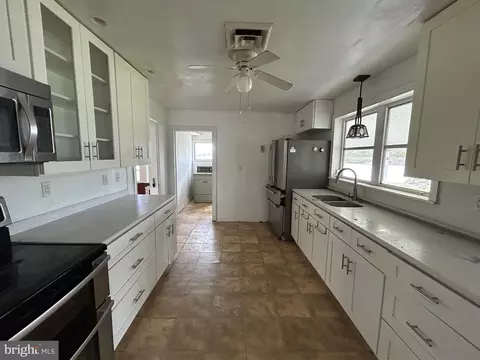 Kitchen - 1256 Hudson Rd, Cambridge, MD 21613 photo 1 of 2