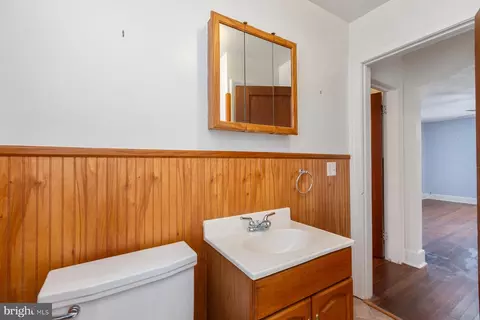 Bath - 902 Hudson Rd, Cambridge, MD 21613 photo 3 of 3