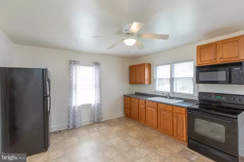 Kitchen - 902 Hudson Rd, Cambridge, MD 21613 photo 2 of 3