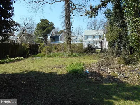 Exterior - 323 W End Ave, Cambridge, MD 21613 photo 2 of 4