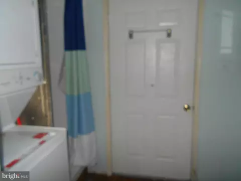 Bath - 323 W End Ave, Cambridge, MD 21613 photo 1 of 2