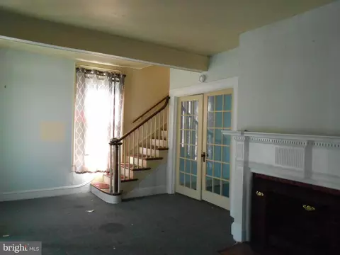 Living - 323 W End Ave, Cambridge, MD 21613 photo 2 of 3