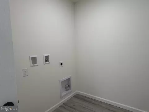 Entry Way - 107 Broad St, Hurlock, MD 21643 photo 2 of 4