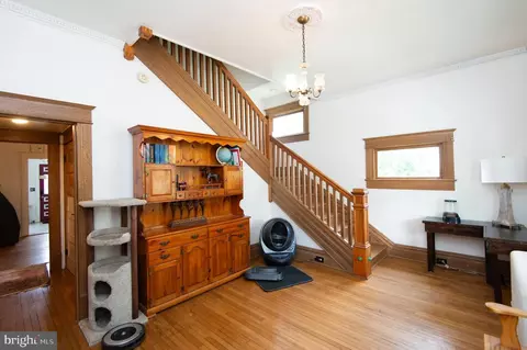 Entry Way - 404 Academy St, Hurlock, MD 21643 photo 2 of 5