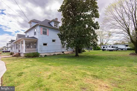 Exterior - 404 Academy St, Hurlock, MD 21643 photo 7 of 14