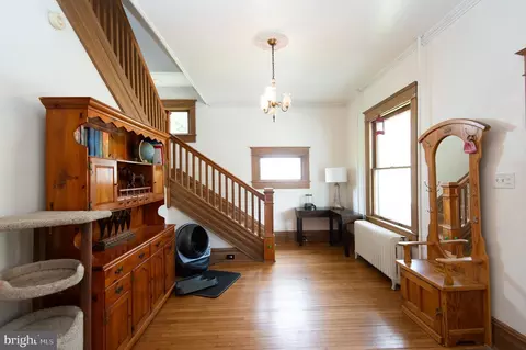 Entry Way - 404 Academy St, Hurlock, MD 21643 photo 3 of 5