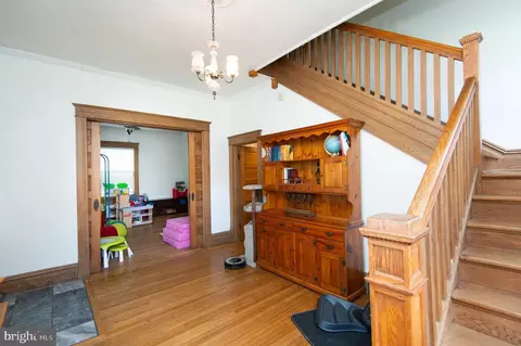 Living - 404 Academy St, Hurlock, MD 21643 photo 1 of 7