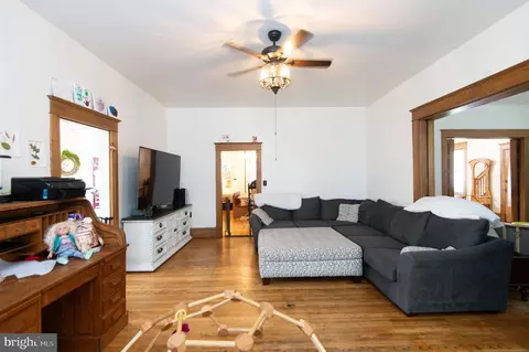 Living - 404 Academy St, Hurlock, MD 21643 photo 2 of 7