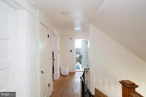 Entry Way - 404 Academy St, Hurlock, MD 21643 photo 4 of 5