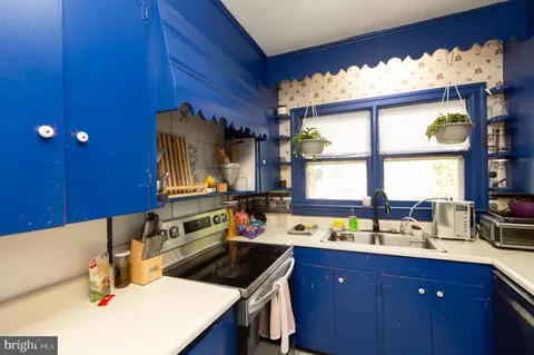 Kitchen - 404 Academy St, Hurlock, MD 21643 photo 3 of 4