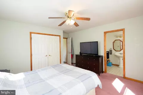 Bedroom - 6422 Suicide Bridge Rd, Hurlock, MD 21643 photo 2 of 6