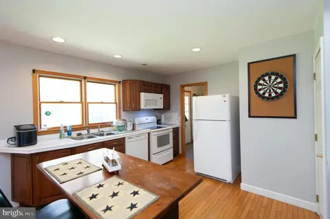 Kitchen - 6422 Suicide Bridge Rd, Hurlock, MD 21643 photo 4 of 4