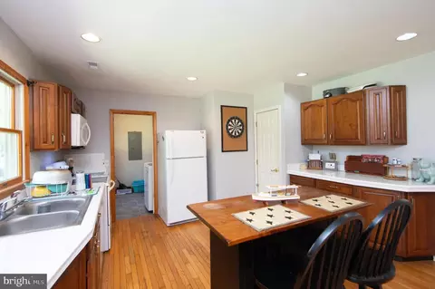 Kitchen - 6422 Suicide Bridge Rd, Hurlock, MD 21643 photo 3 of 4