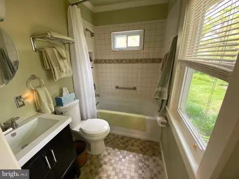 Bath - 406 Robbins St, Cambridge, MD 21613 photo 1 of 4