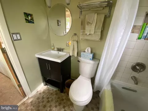 Bath - 406 Robbins St, Cambridge, MD 21613 photo 2 of 4