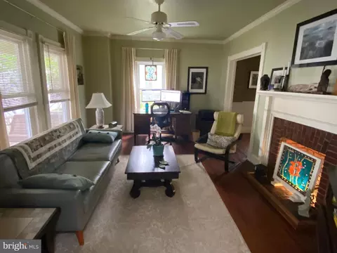 Living - 406 Robbins St, Cambridge, MD 21613 photo 2 of 4