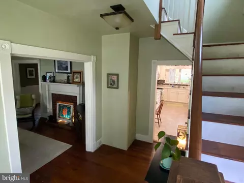 Living - 406 Robbins St, Cambridge, MD 21613 photo 3 of 4