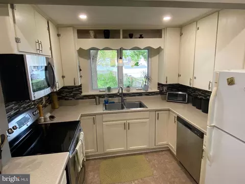Kitchen - 406 Robbins St, Cambridge, MD 21613 photo 3 of 4