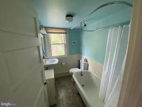 Bath - 406 Robbins St, Cambridge, MD 21613 photo 3 of 4