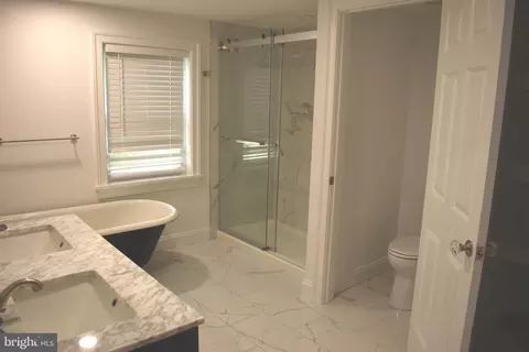 Bath - 121 Choptank Ave, Cambridge, MD 21613 photo 3 of 3