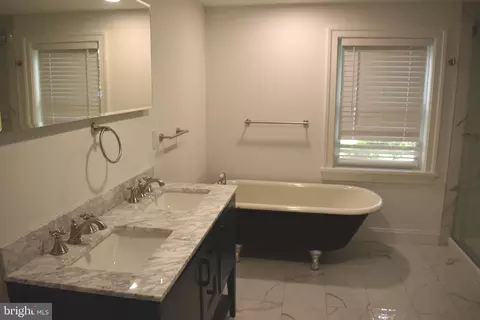 Bath - 121 Choptank Ave, Cambridge, MD 21613 photo 2 of 3