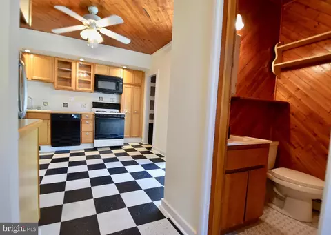 Entry Way - 112 Willis St, Cambridge, MD 21613 photo 1 of 4