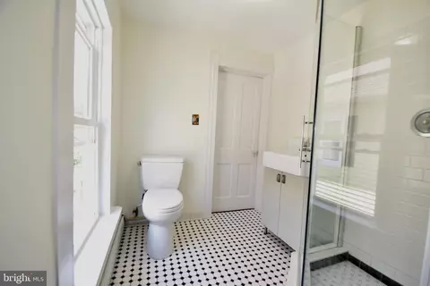 Bath - 112 Willis St, Cambridge, MD 21613 photo 2 of 3