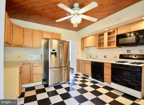 Kitchen - 112 Willis St, Cambridge, MD 21613 photo 1 of 2