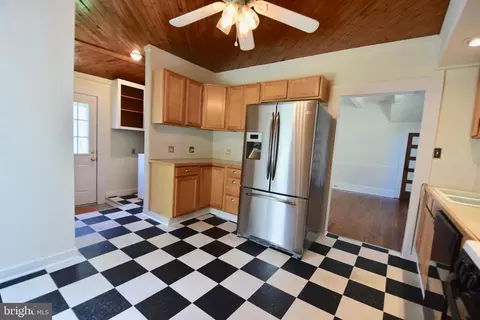 Kitchen - 112 Willis St, Cambridge, MD 21613 photo 2 of 2