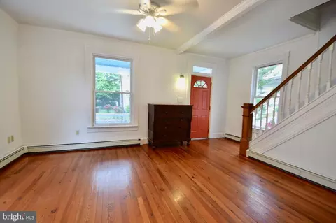 Living - 112 Willis St, Cambridge, MD 21613 photo 1 of 1