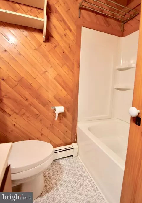 Bath - 112 Willis St, Cambridge, MD 21613 photo 1 of 3