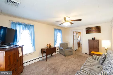 Living - 202 Rambler Rd, Cambridge, MD 21613 photo 1 of 3