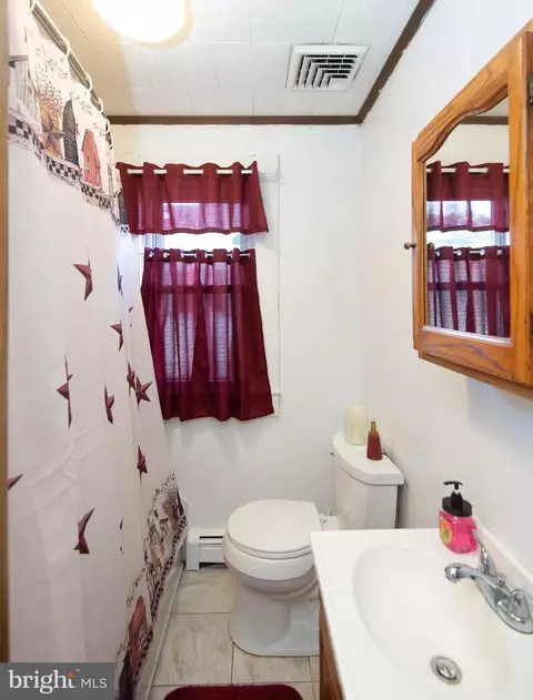 Bath - 202 Rambler Rd, Cambridge, MD 21613 photo 1 of 1