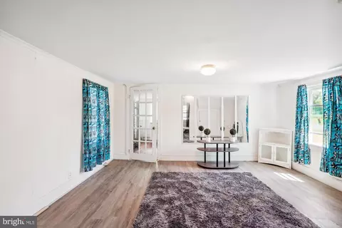 Living - 608 High St, Cambridge, MD 21613 photo 1 of 2
