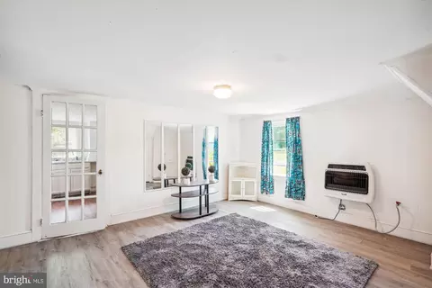 Living - 608 High St, Cambridge, MD 21613 photo 2 of 2