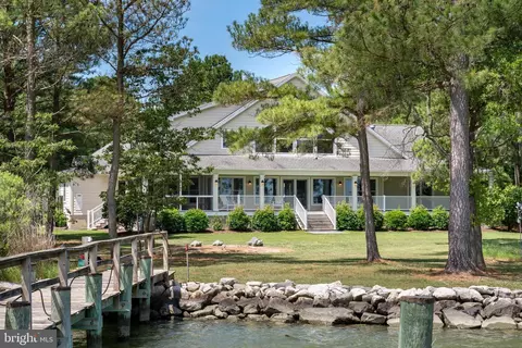 612 Hills Point Rd, Cambridge, MD 21613