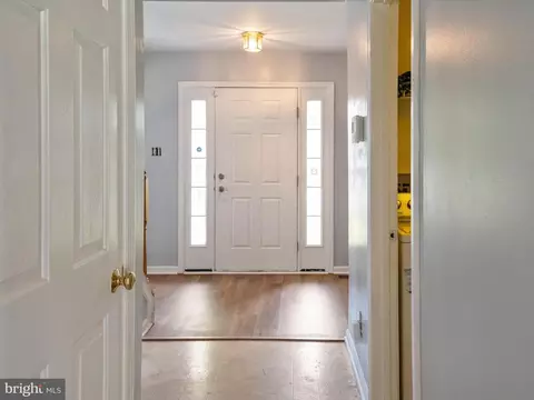 Entry Way - 1002 Miles Ave, Cambridge, MD 21613 photo 2 of 3