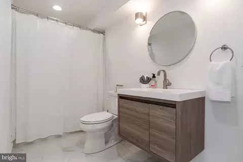 Bath - 5476 Ragged Point Rd, Cambridge, MD 21613 photo 1 of 2