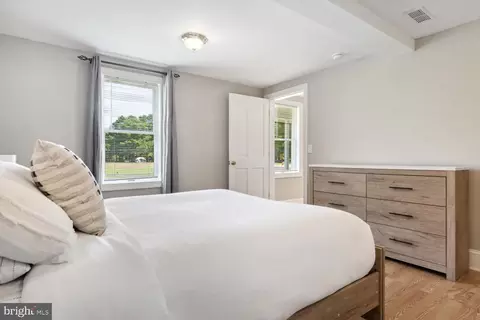 Bedroom - 5476 Ragged Point Rd, Cambridge, MD 21613 photo 3 of 8