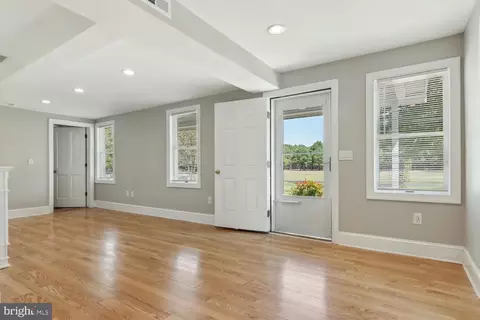 Living - 5476 Ragged Point Rd, Cambridge, MD 21613 photo 1 of 5
