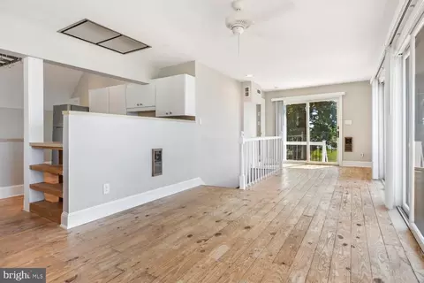 Living - 5476 Ragged Point Rd, Cambridge, MD 21613 photo 4 of 5