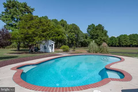 Exterior - 5476 Ragged Point Rd, Cambridge, MD 21613 photo 5 of 13