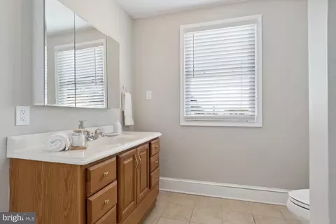 Bath - 5476 Ragged Point Rd, Cambridge, MD 21613 photo 2 of 2