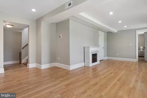 Living - 5476 Ragged Point Rd, Cambridge, MD 21613 photo 2 of 5
