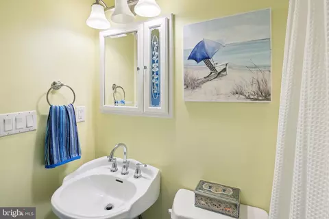 Bath - 1705 Hambrooks Blvd, Cambridge, MD 21613 photo 2 of 4