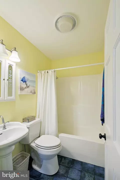 Bath - 1705 Hambrooks Blvd, Cambridge, MD 21613 photo 1 of 4