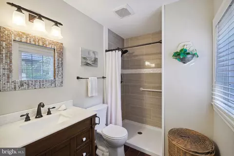 Bath - 1705 Hambrooks Blvd, Cambridge, MD 21613 photo 3 of 4