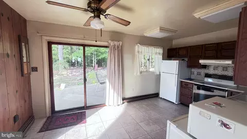 Entry Way - 1716 Hudson Rd, Cambridge, MD 21613 photo 6 of 11