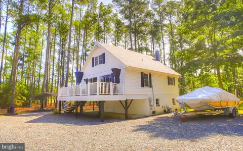 812 Pinehurst Dr, Cambridge, MD 21613