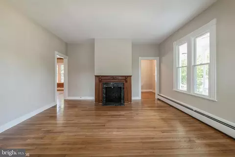 Living - 308 S Main St, Hurlock, MD 21643 photo 3 of 6